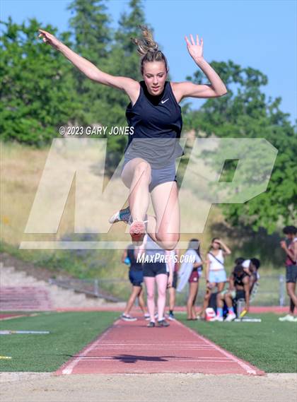 Thumbnail 1 in Whitney mini-meet and seniors photogallery.