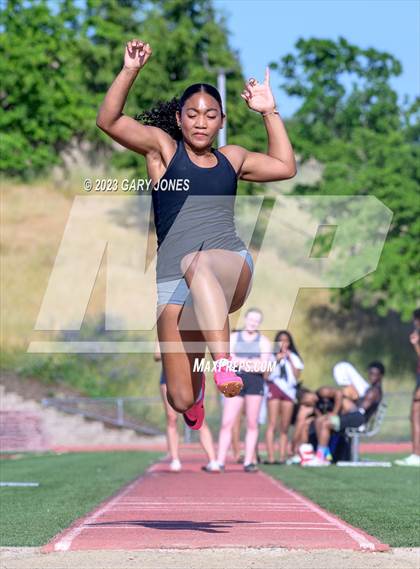 Thumbnail 3 in Whitney mini-meet and seniors photogallery.