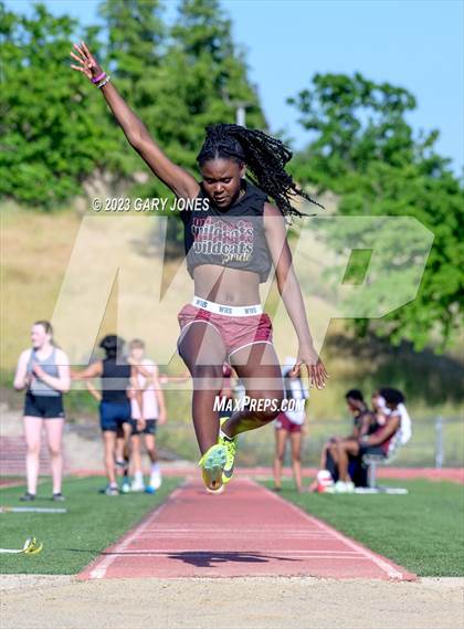 Thumbnail 2 in Whitney mini-meet and seniors photogallery.