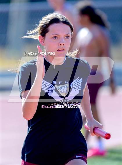 Thumbnail 2 in Whitney mini-meet and seniors photogallery.
