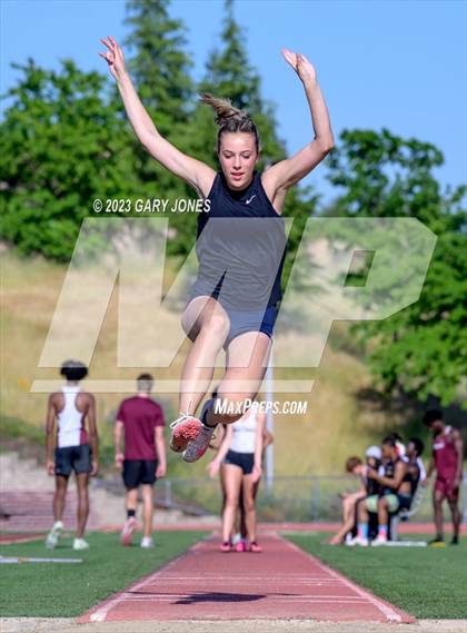 Thumbnail 2 in Whitney mini-meet and seniors photogallery.