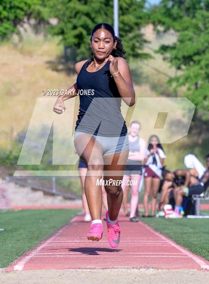 Thumbnail 2 in Whitney mini-meet and seniors photogallery.
