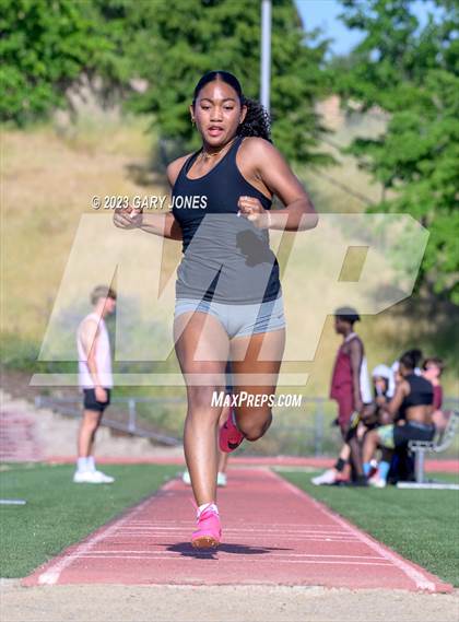 Thumbnail 1 in Whitney mini-meet and seniors photogallery.