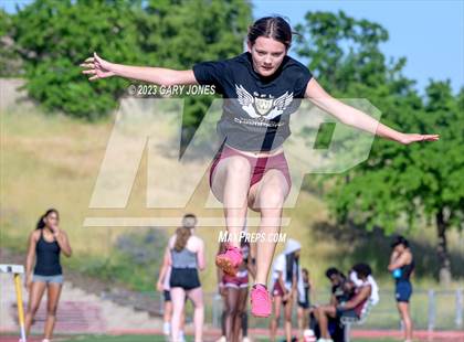 Thumbnail 2 in Whitney mini-meet and seniors photogallery.
