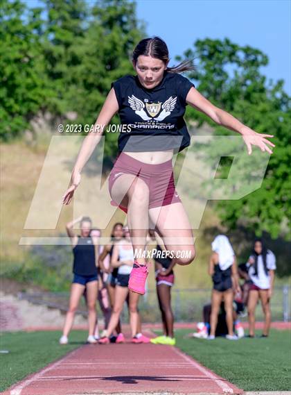 Thumbnail 2 in Whitney mini-meet and seniors photogallery.