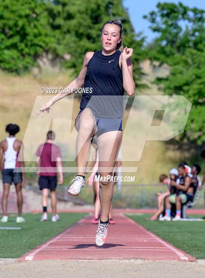 Thumbnail 3 in Whitney mini-meet and seniors photogallery.
