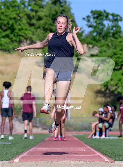 Thumbnail 1 in Whitney mini-meet and seniors photogallery.