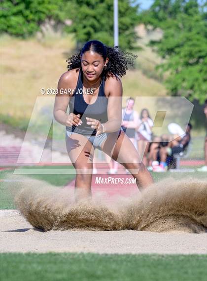 Thumbnail 2 in Whitney mini-meet and seniors photogallery.