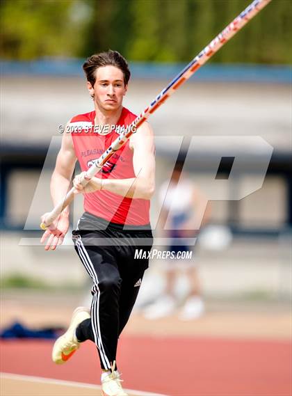 Thumbnail 2 in Herd Roundup @ Elk Pole Vault photogallery.