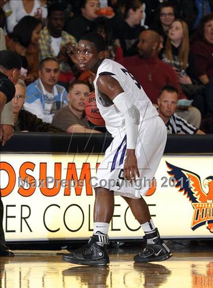 Thumbnail 2 in Weston Ranch vs. Sacramento (CIF SJS D3 Playoffs) photogallery.