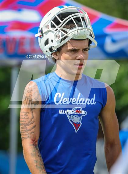 Thumbnail 3 in Cleveland Central vs Lewisburg (U of Memphis 7v7) photogallery.
