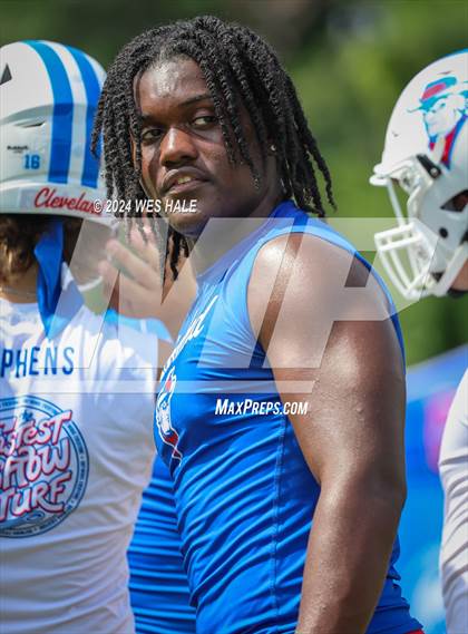 Thumbnail 3 in Cleveland Central vs Lewisburg (U of Memphis 7v7) photogallery.