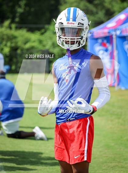 Thumbnail 3 in Cleveland Central vs Lewisburg (U of Memphis 7v7) photogallery.