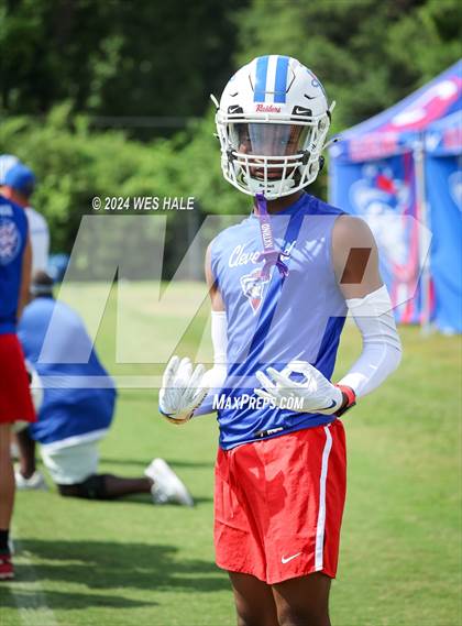 Thumbnail 1 in Cleveland Central vs Lewisburg (U of Memphis 7v7) photogallery.