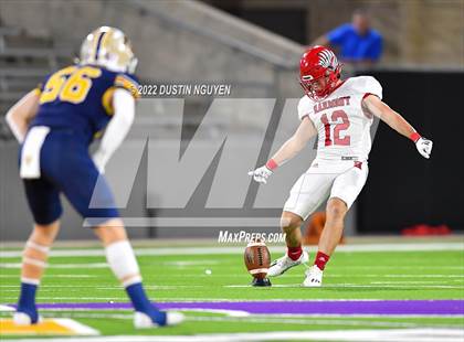 Thumbnail 2 in Poth vs. Harmony (UIL 3A D2 Semifinal) photogallery.