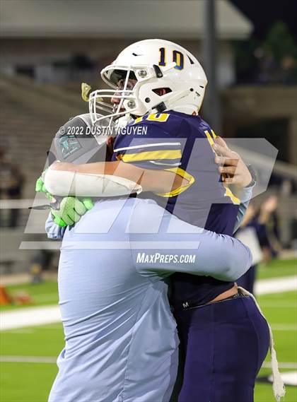 Thumbnail 3 in Poth vs. Harmony (UIL 3A D2 Semifinal) photogallery.