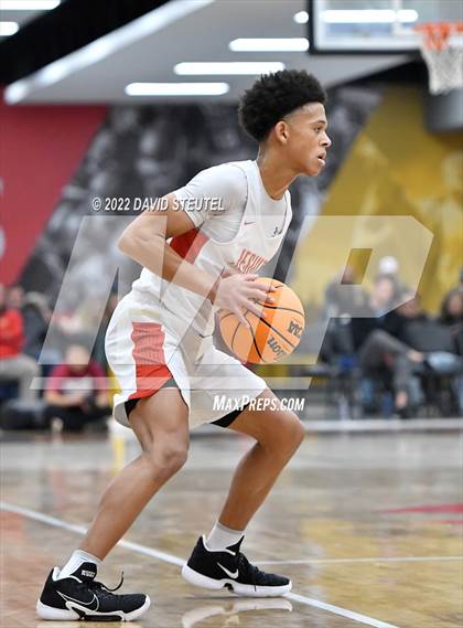 Thumbnail 2 in Archbishop Mitty vs. Jesuit (Fr. Barry Christmas Classic) photogallery.