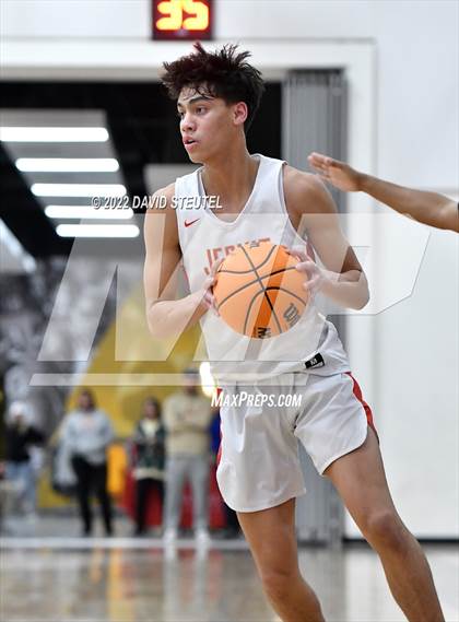 Thumbnail 3 in Archbishop Mitty vs. Jesuit (Fr. Barry Christmas Classic) photogallery.