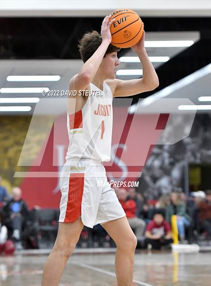 Thumbnail 2 in Archbishop Mitty vs. Jesuit (Fr. Barry Christmas Classic) photogallery.