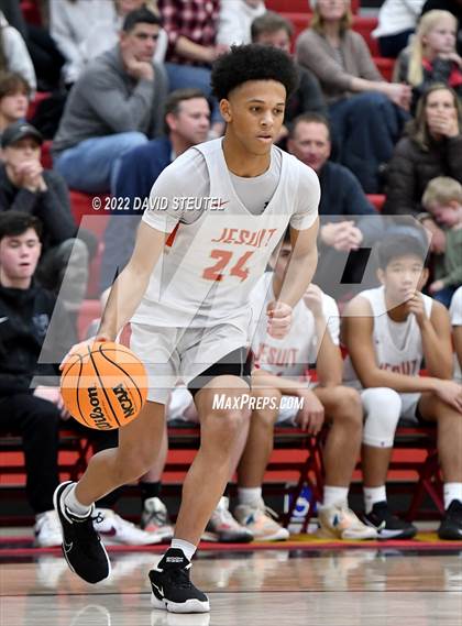 Thumbnail 2 in Archbishop Mitty vs. Jesuit (Fr. Barry Christmas Classic) photogallery.
