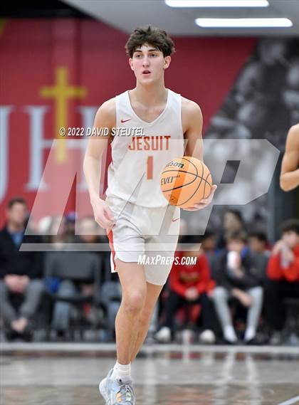 Thumbnail 2 in Archbishop Mitty vs. Jesuit (Fr. Barry Christmas Classic) photogallery.