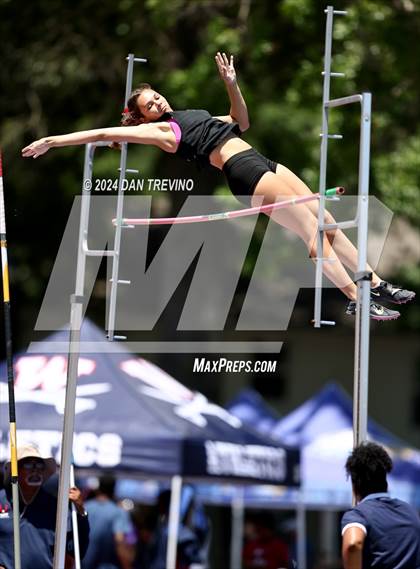 Thumbnail 1 in VHSL State Championships Pole Vault (Class 6) photogallery.