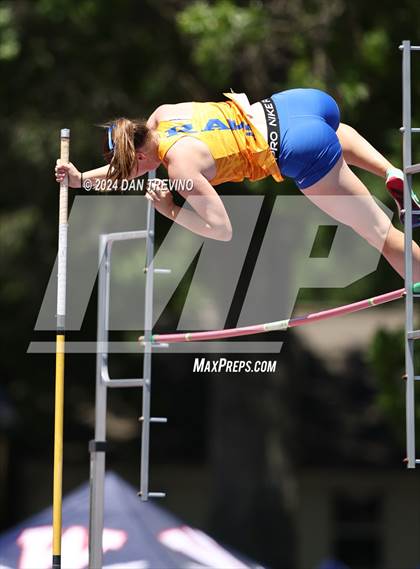 Thumbnail 2 in VHSL State Championships Pole Vault (Class 6) photogallery.