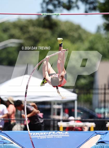 Thumbnail 3 in VHSL State Championships Pole Vault (Class 6) photogallery.