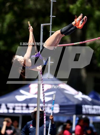 Thumbnail 3 in VHSL State Championships Pole Vault (Class 6) photogallery.
