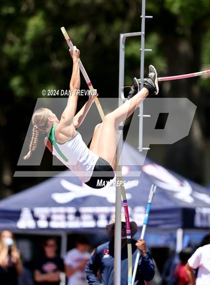 Thumbnail 2 in VHSL State Championships Pole Vault (Class 6) photogallery.
