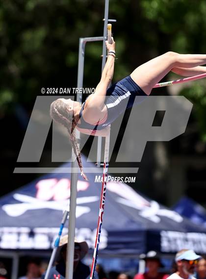 Thumbnail 1 in VHSL State Championships Pole Vault (Class 6) photogallery.