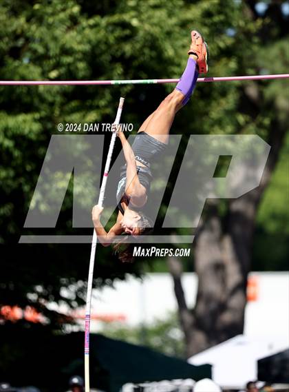 Thumbnail 3 in VHSL State Championships Pole Vault (Class 6) photogallery.