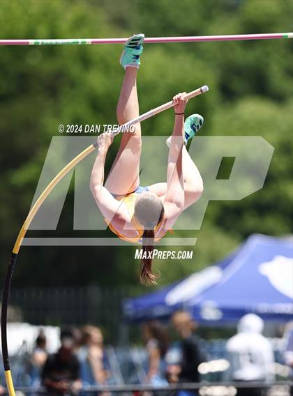 Thumbnail 3 in VHSL State Championships Pole Vault (Class 6) photogallery.