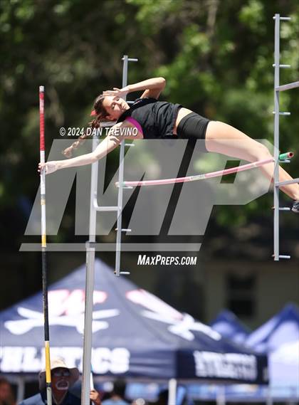 Thumbnail 3 in VHSL State Championships Pole Vault (Class 6) photogallery.