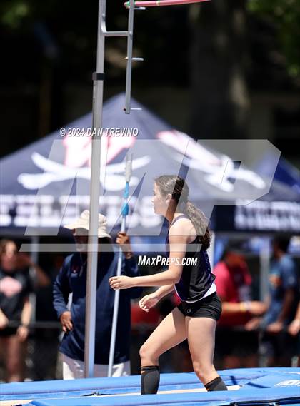 Thumbnail 3 in VHSL State Championships Pole Vault (Class 6) photogallery.