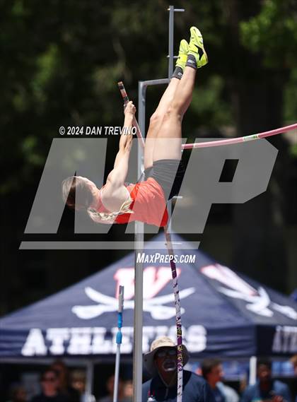 Thumbnail 1 in VHSL State Championships Pole Vault (Class 6) photogallery.