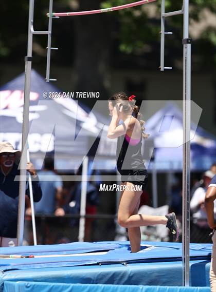 Thumbnail 3 in VHSL State Championships Pole Vault (Class 6) photogallery.