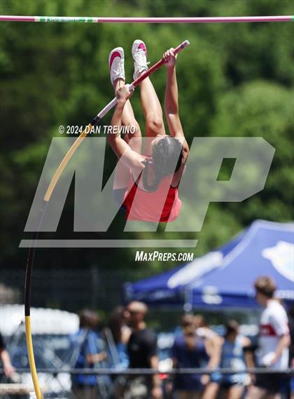 Thumbnail 2 in VHSL State Championships Pole Vault (Class 6) photogallery.