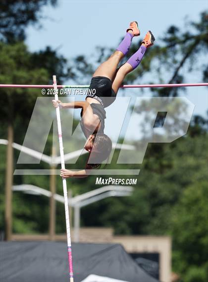 Thumbnail 2 in VHSL State Championships Pole Vault (Class 6) photogallery.