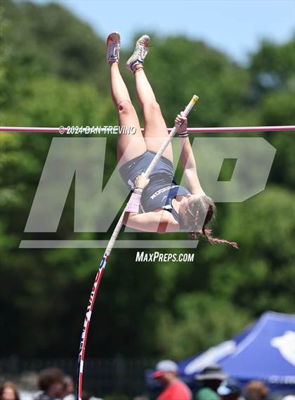 Thumbnail 2 in VHSL State Championships Pole Vault (Class 6) photogallery.