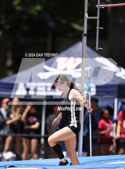Thumbnail 3 in VHSL State Championships Pole Vault (Class 6) photogallery.