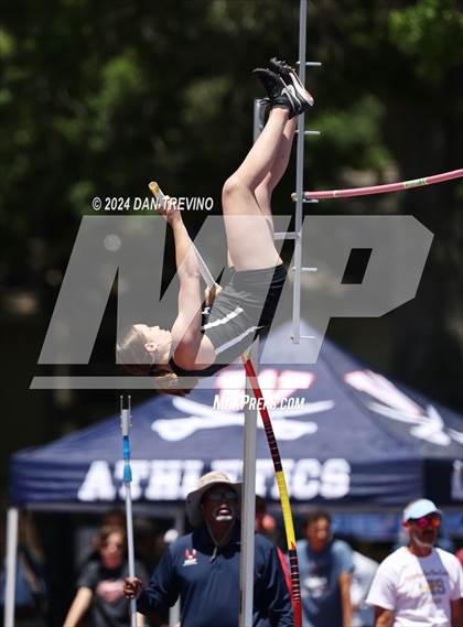 Thumbnail 2 in VHSL State Championships Pole Vault (Class 6) photogallery.