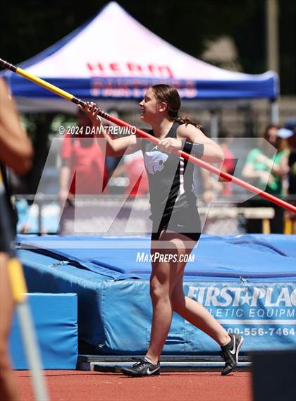 Thumbnail 3 in VHSL State Championships Pole Vault (Class 6) photogallery.
