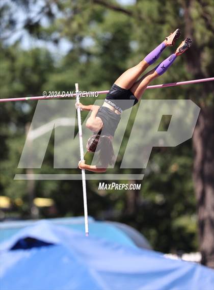 Thumbnail 1 in VHSL State Championships Pole Vault (Class 6) photogallery.
