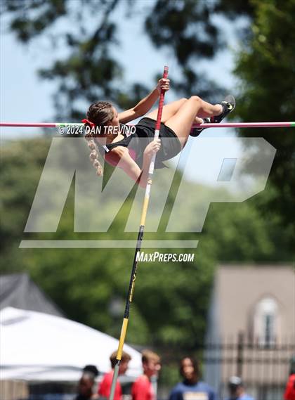Thumbnail 1 in VHSL State Championships Pole Vault (Class 6) photogallery.