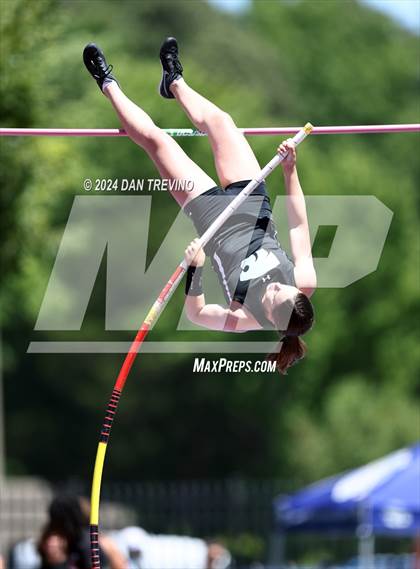 Thumbnail 1 in VHSL State Championships Pole Vault (Class 6) photogallery.