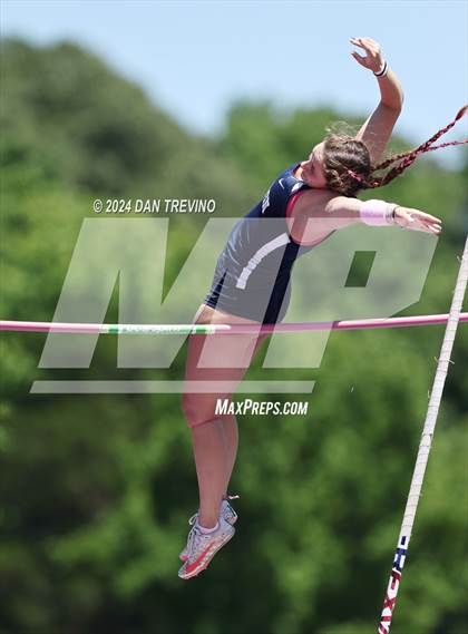 Thumbnail 2 in VHSL State Championships Pole Vault (Class 6) photogallery.