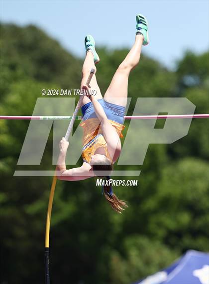 Thumbnail 2 in VHSL State Championships Pole Vault (Class 6) photogallery.