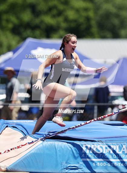 Thumbnail 1 in VHSL State Championships Pole Vault (Class 6) photogallery.