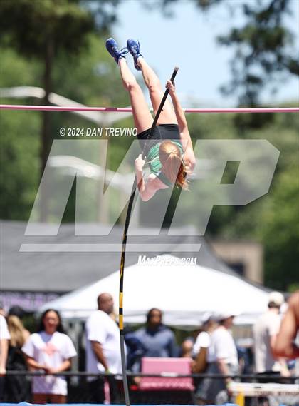 Thumbnail 1 in VHSL State Championships Pole Vault (Class 6) photogallery.